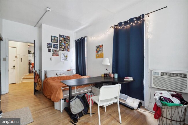 Photo - 3215 Hamilton St