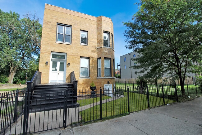 Building Photo - 5169 S Michigan Ave Unit 2