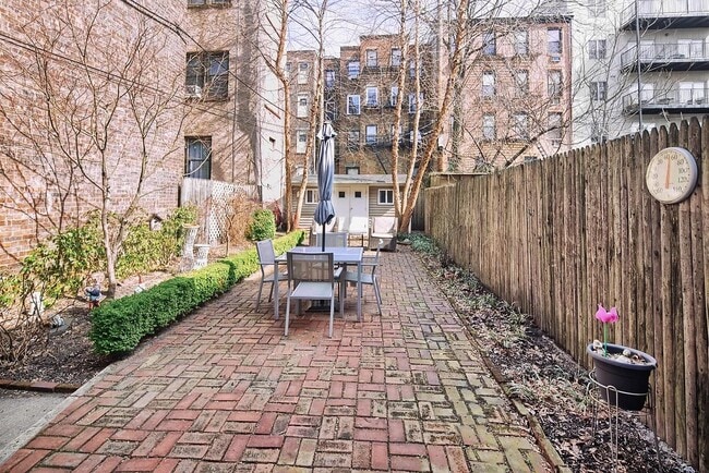 Building Photo - 243 Garden St Unit 1 Rental