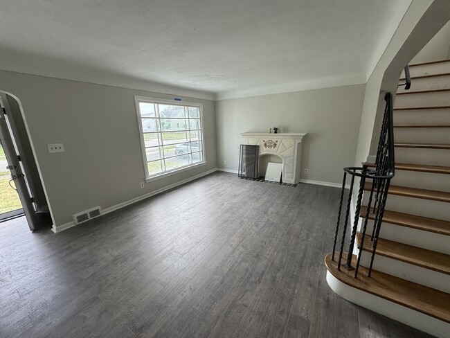 Photo - 18801 Invermere Ave