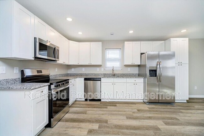 Photo - 2203 Sheldon St