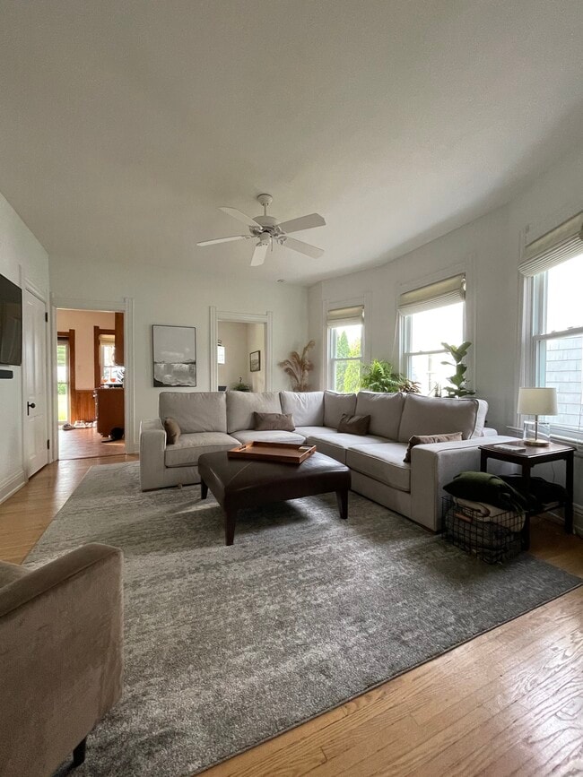 Photo - 123 E Harrison St