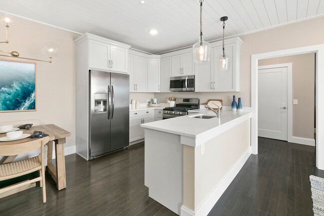 Kitchen - Marina Pointe