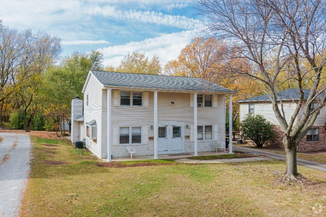 Building Photo - 913 S Linden St Rental