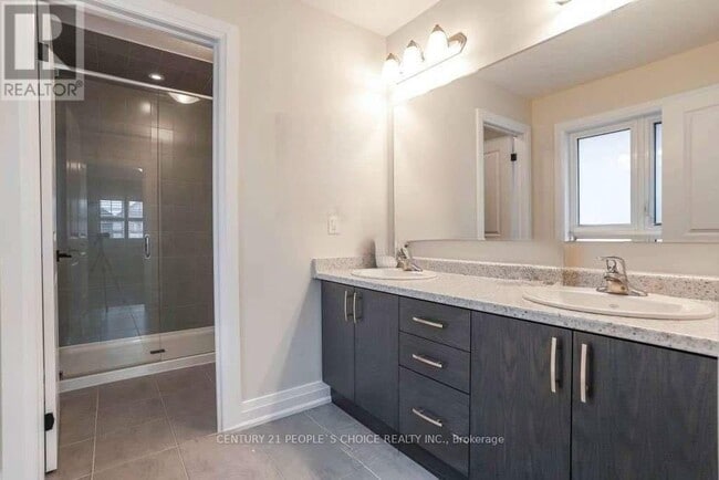 Photo - 213 Sedgewood St