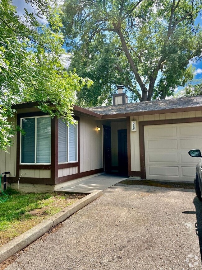 Building Photo - TREECREST-3PLEX Unit 8082 Rental