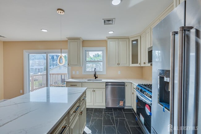 134 Frank St