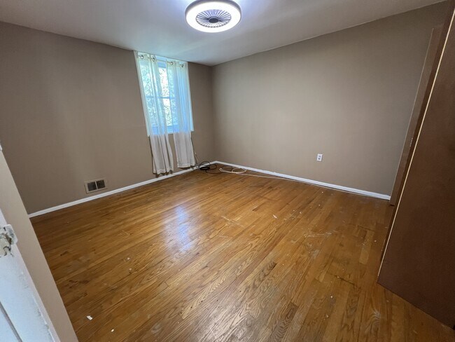 Photo - 7202 Sindall Rd