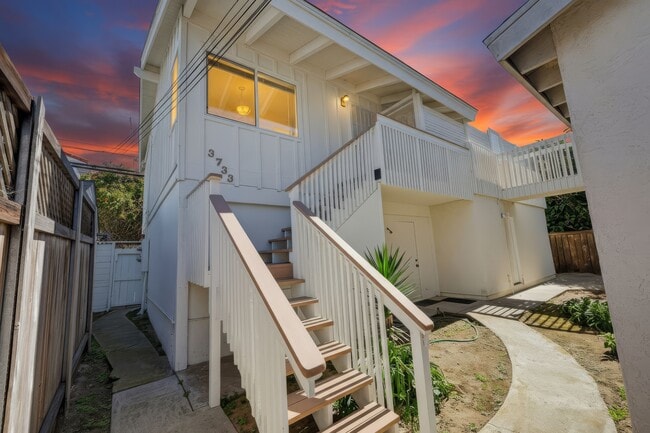 Building Photo - 3733 Riviera Dr