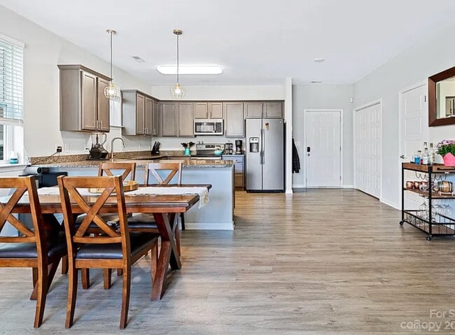 Photo - 70 Shiloh Rd