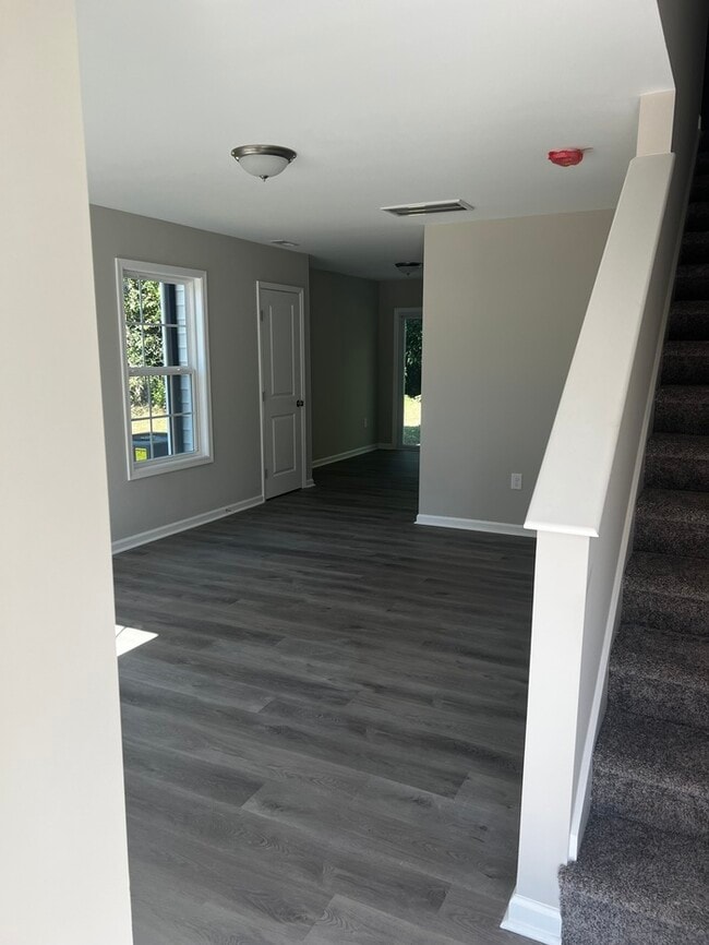 Photo - 513 E Mills Dr