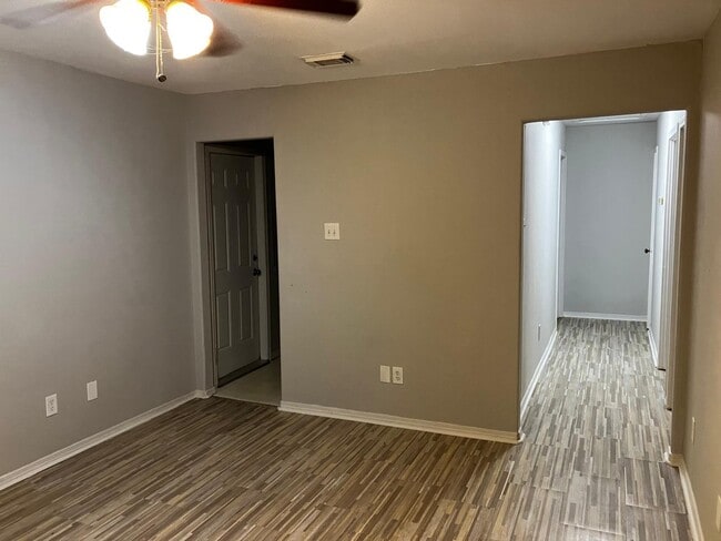 Building Photo - 1105 Haynes St Unit 1105 Haynes