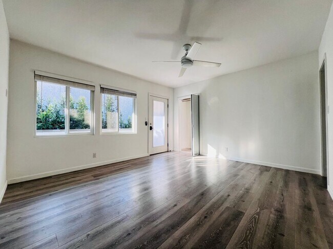 Photo - 5525 Harold Way