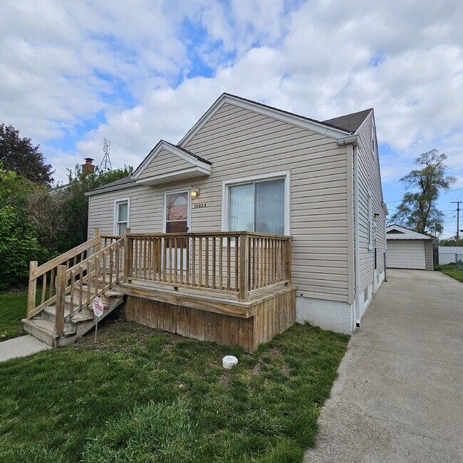 Nice 2 Bedroom Ranch w/ Great Room, Semi F... - Nice 2 Bedroom Ranch w/ Great Room, Semi F... Apartment