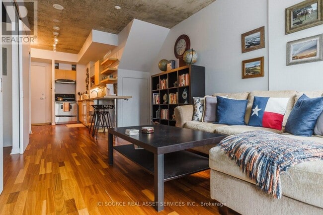 Photo - 333A Adelaide St E Unit 537