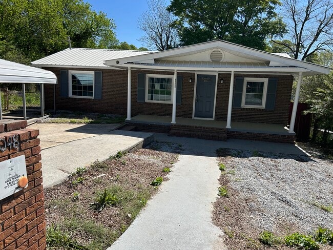 4 Bedroom 2 Bath - 1048 Black Dr House