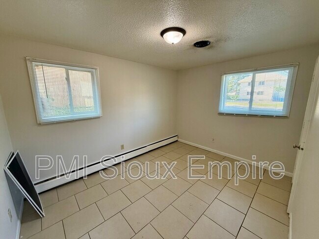 Photo - 705 W 18th St Unidad 2