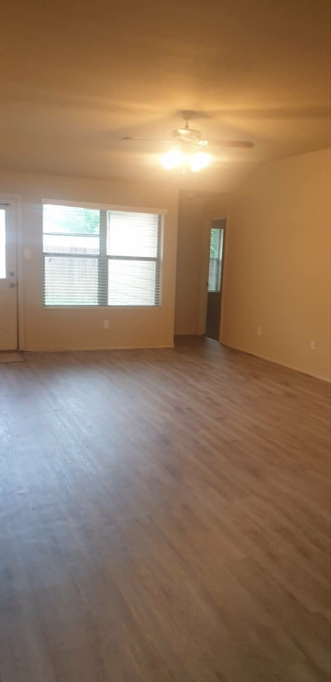 Building Photo - 821 Katydid Ct