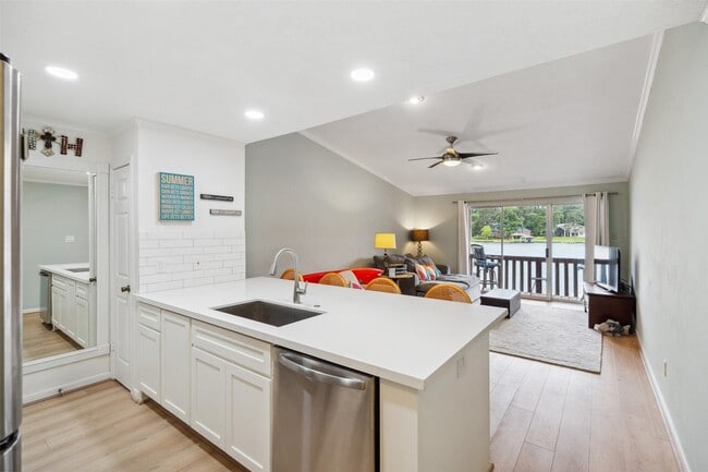 Photo - 801 River Rd
