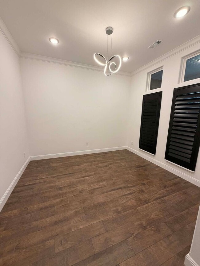 329 E Greystone Square