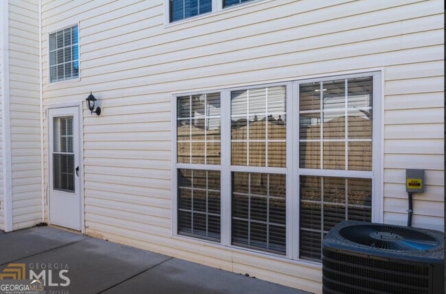 Photo - 145 Courtyard Dr