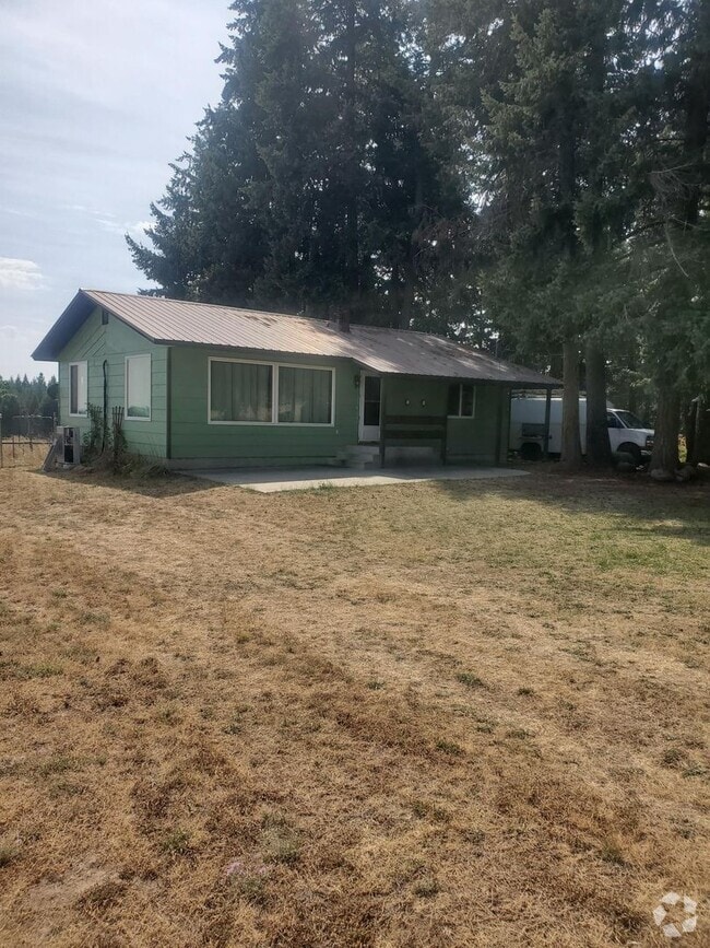 Building Photo - 2 bedroom 1 bath home with view and shop