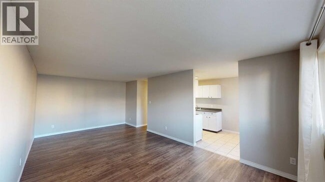 Photo - 10105-10107 107 Ave