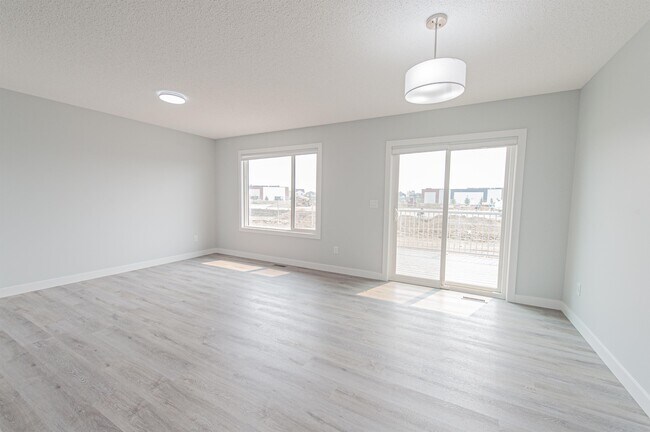 Photo - 1443 Cherniak Way SW