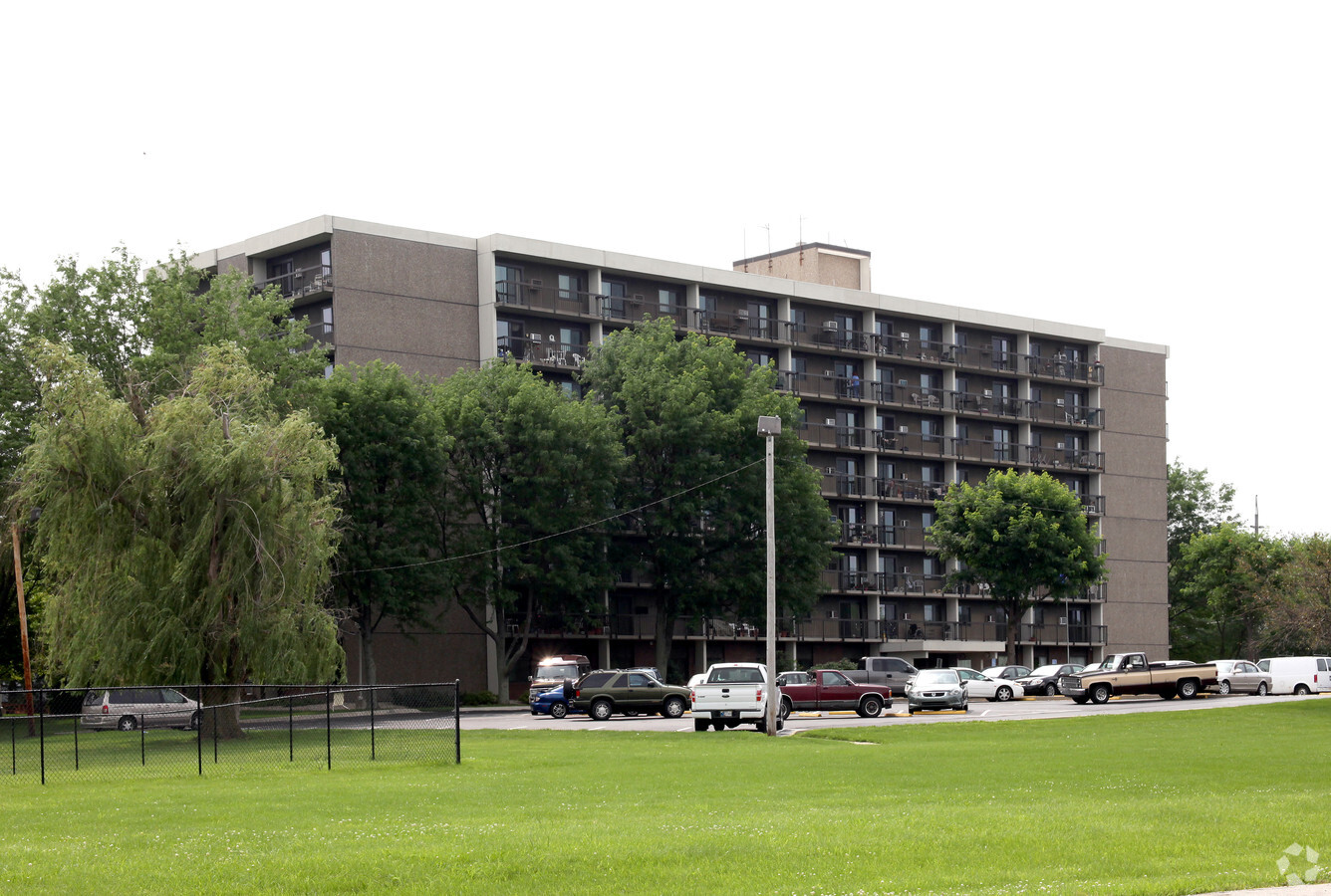 The Towers at Southdale Affordable Senior - The Towers at Southdale Affordable Senior Apartamentos