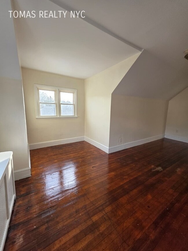 Photo - 35 Altonwood Pl