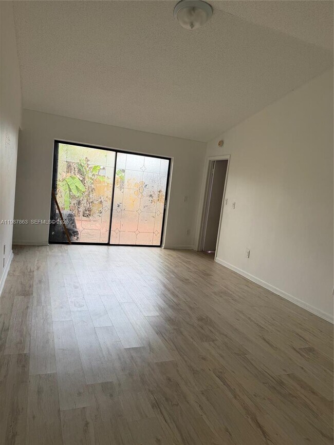 Photo - 1419 Yellowthroat St