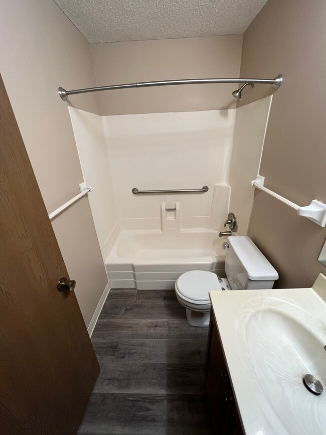 Photo - Oakridge Apartments