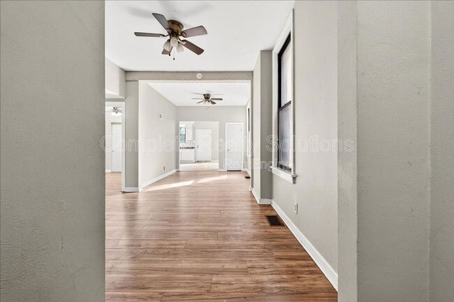 Photo - 205 Schirmer St