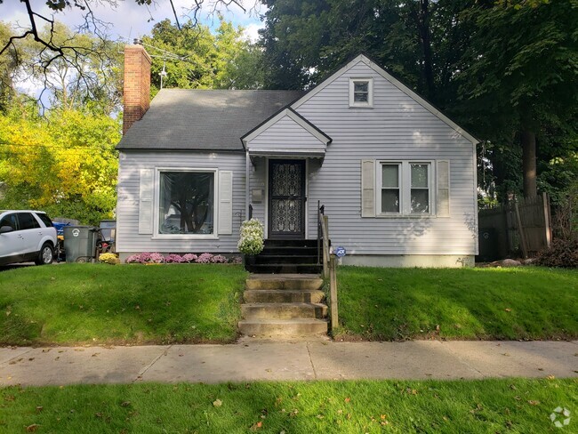 Building Photo - 810 Dallas Ave SE Rental