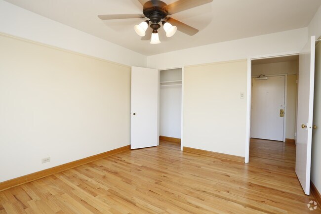 1BR_1BA 590 sq ft ( North) - Bedroom
