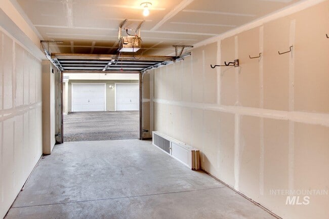 Photo - 511 W State St