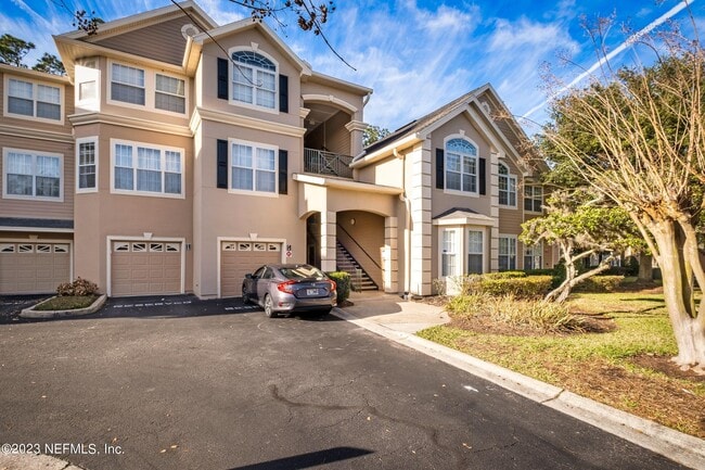 Building Photo - 13810 Sutton Park Dr N Unit 625