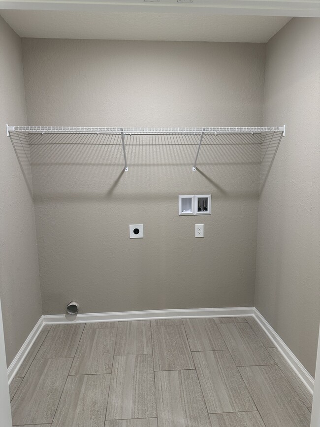 Washer and Dryer Hookup2 - 208 Oak Ct Apartment Unit 226
