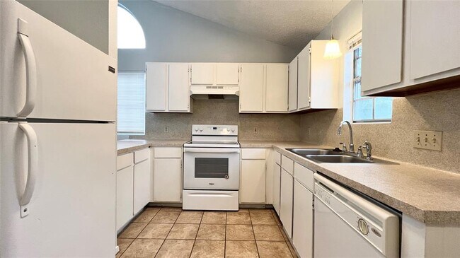 Photo - 8811 Pineridge Dr