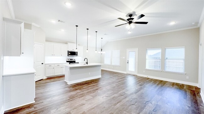 Photo - 805 Tippit Ln