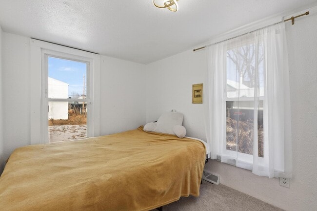 Photo - 307 E Oak St