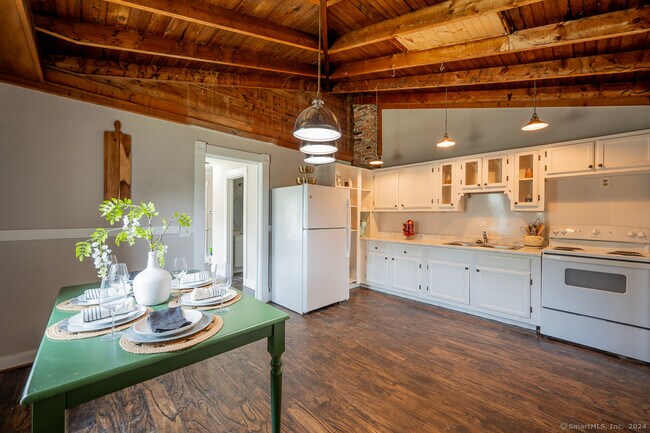 Photo - 1279 Enfield St