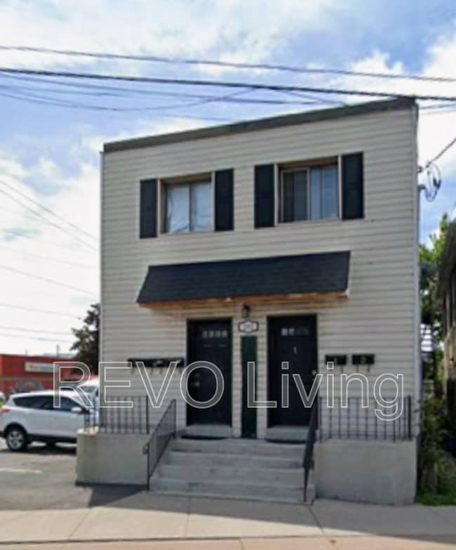 Photo - 292 Welland Ave