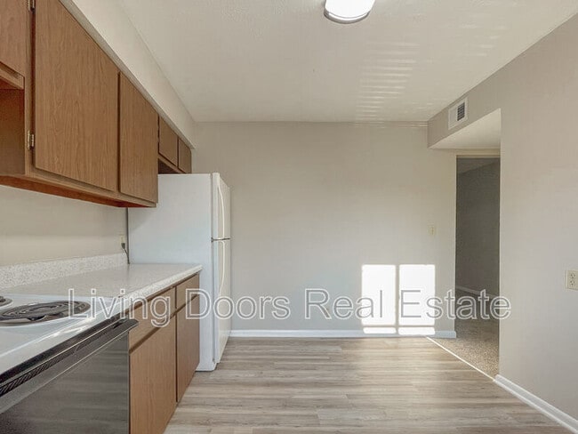 Photo - 4711 Gladstone St