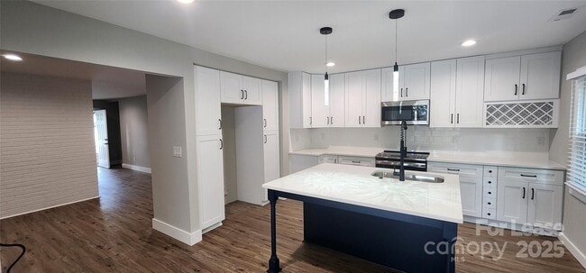 Photo - 2000 Tyvola Rd