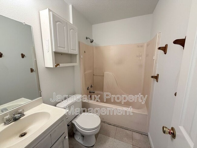 Photo - 201 Crystal Ln