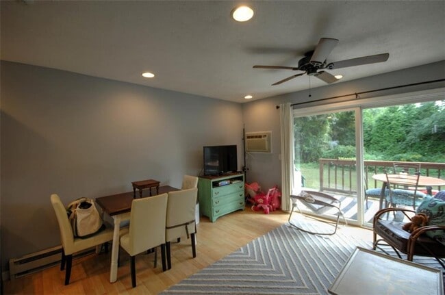 Photo - 10 E Beach Rd