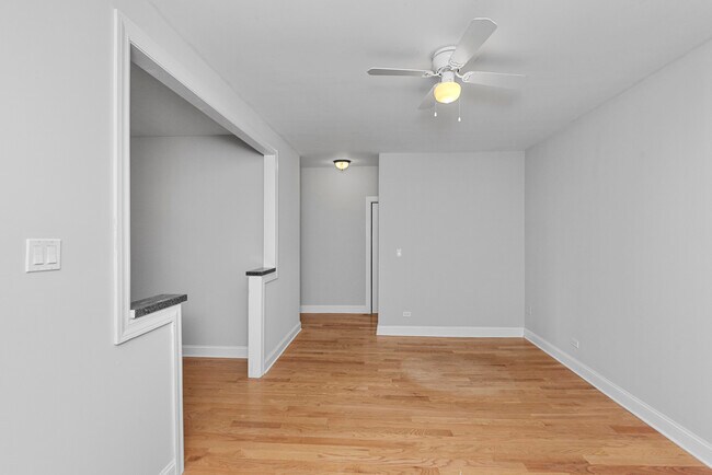 3720 N Pine Grove Ave Unit 3720-E1