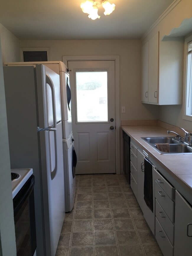 Photo - Tidy 2 bedroom 1 bath home with all appliances