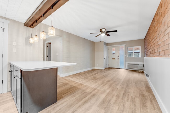 Photo - 2772 University Ave